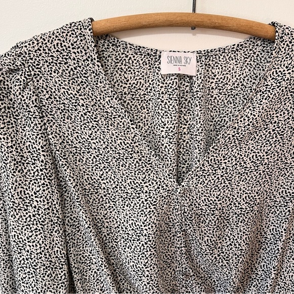 Sienna Sky Peplum Top Size Small Womens Black Cream Animal Print - Picture 4 of 14